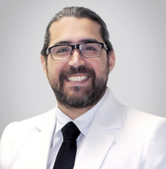 Doctor Carlos Moisés Calderón especialista en salud ocupacional CheckSalud