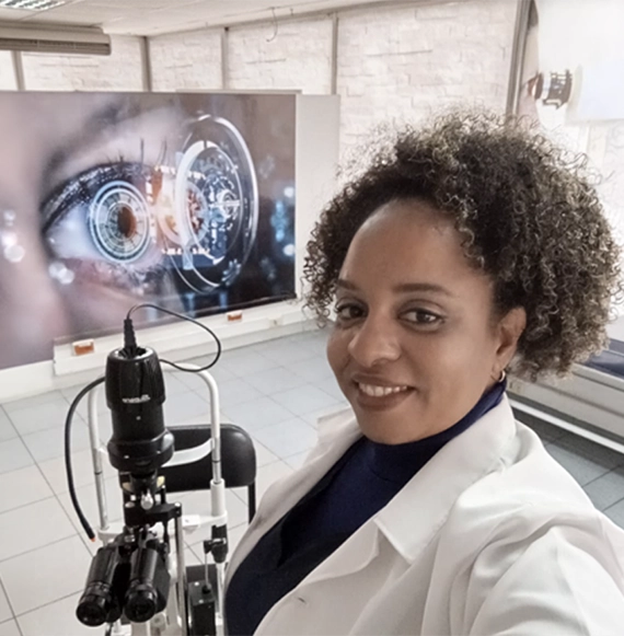 Doctora Vicmel Zamora González especialista en salud ocupacional CheckSalud